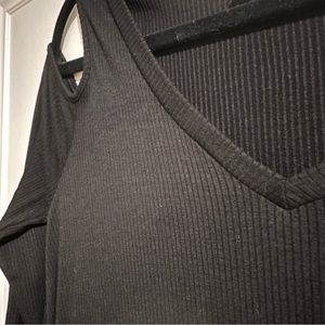 Ribbed cold shoulder dress